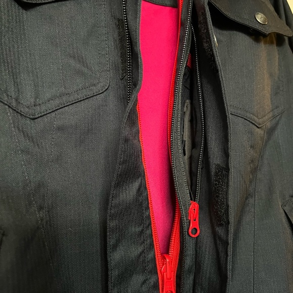 Oakley Snowboard Jacket - Picture 4 of 5